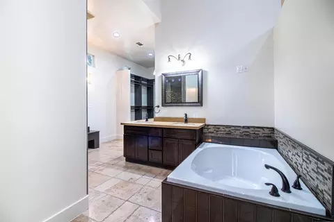 Bath - 4809 Trails Ct, Modesto, CA 95357 photo 7 of 8