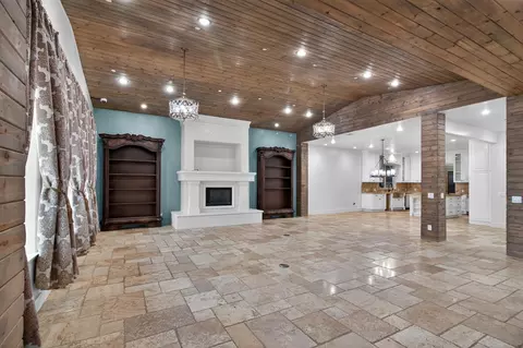 Living - 4809 Trails Ct, Modesto, CA 95357 photo 2 of 7