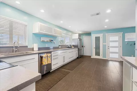 7261 Dry Creek Rd, Rio Linda, CA 95673