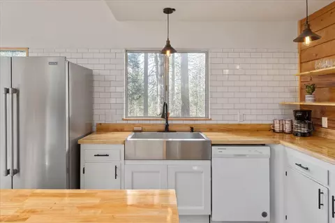 Kitchen - 210 David Lee Rd, Arnold, CA 95223 photo 2 of 4
