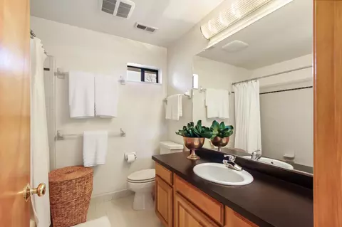 Bath - 2216 Bryce Ln, Davis, CA 95616 photo 4 of 5