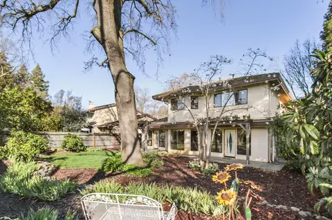 Exterior - 2216 Bryce Ln, Davis, CA 95616 photo 4 of 10
