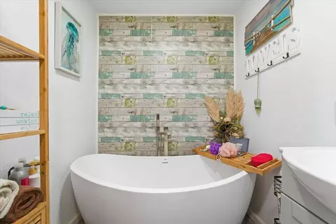 Bath - 1939 1st Ave, Sutter, CA 95982 photo 3 of 3
