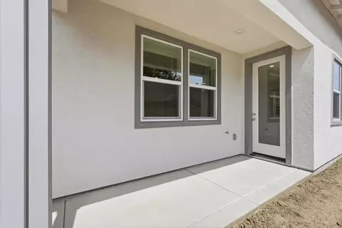 Exterior - 1001 Ginkgo Cir, Davis, CA 95618 photo 2 of 2
