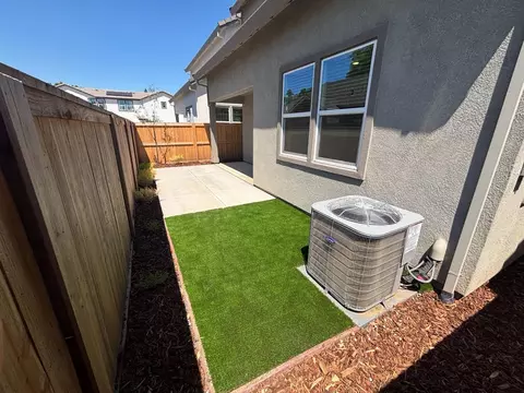 Exterior - 1007 Ginkgo Cir, Davis, CA 95618 photo 2 of 2