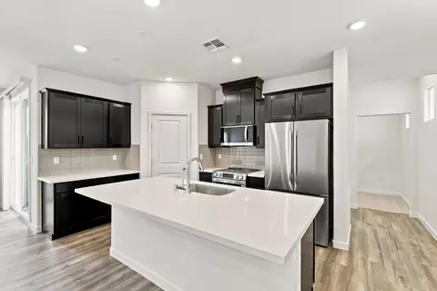 Kitchen - 1013 Vanderbilt Ter, Davis, CA 95618 photo 1 of 1