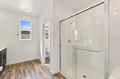 Bath - 1013 Vanderbilt Ter, Davis, CA 95618 photo 3 of 3