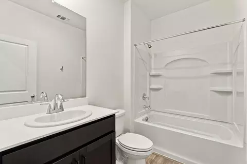 Bath - 1013 Vanderbilt Ter, Davis, CA 95618 photo 1 of 3