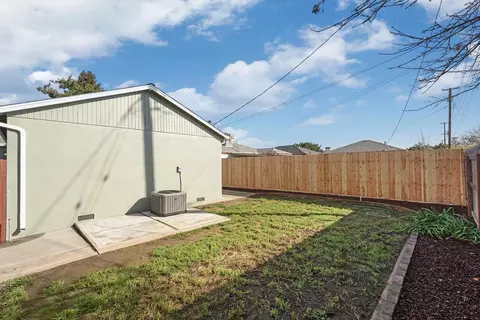 Exterior - 1240 S Crescent Ave, Lodi, CA 95240 photo 15 of 16