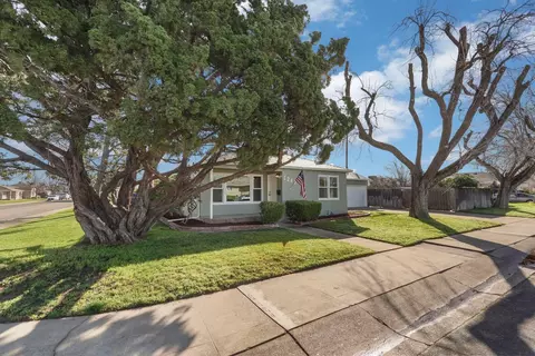 Exterior - 1240 S Crescent Ave, Lodi, CA 95240 photo 5 of 16