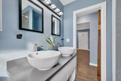 Bath - 3044 U St, Antelope, CA 95843 photo 4 of 7