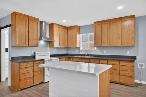 Kitchen - 3044 U St, Antelope, CA 95843 photo 3 of 5