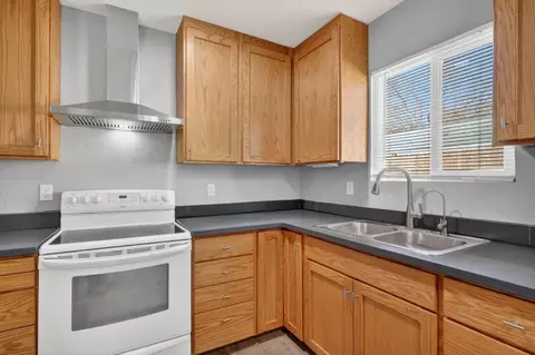 Kitchen - 3044 U St, Antelope, CA 95843 photo 4 of 5