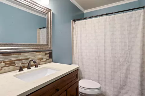 Bath - 1262 Glenhurst Dr, Lodi, CA 95240 photo 3 of 4