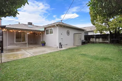 Exterior - 1262 Glenhurst Dr, Lodi, CA 95240 photo 4 of 6