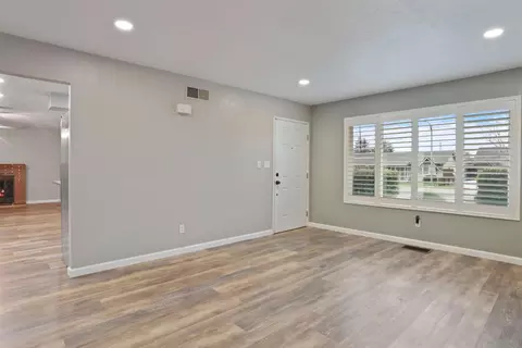 Living - 1262 Glenhurst Dr, Lodi, CA 95240 photo 4 of 7