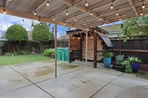 Exterior - 1262 Glenhurst Dr, Lodi, CA 95240 photo 3 of 6