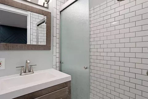 Bath - 1262 Glenhurst Dr, Lodi, CA 95240 photo 2 of 4