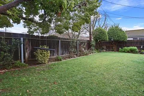 Exterior - 1262 Glenhurst Dr, Lodi, CA 95240 photo 5 of 6