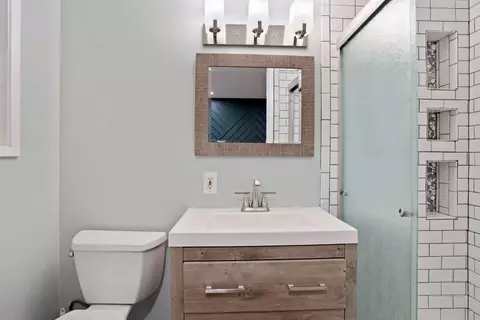 Bath - 1262 Glenhurst Dr, Lodi, CA 95240 photo 1 of 4
