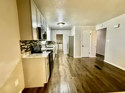Kitchen - 1253 E Louise Ave, Manteca, CA 95336 photo 4 of 6