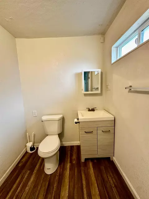 Bath - 1253 E Louise Ave, Manteca, CA 95336 photo 5 of 6