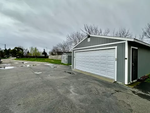 Exterior - 1253 E Louise Ave, Manteca, CA 95336 photo 8 of 9