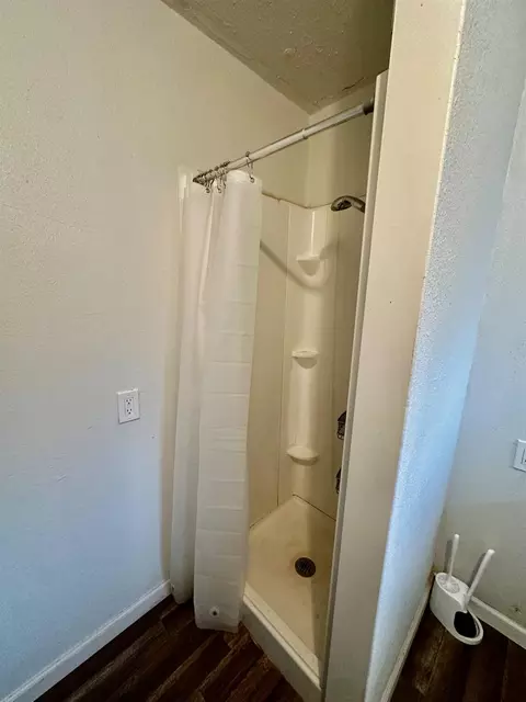 Bath - 1253 E Louise Ave, Manteca, CA 95336 photo 6 of 6