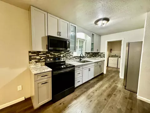 Kitchen - 1253 E Louise Ave, Manteca, CA 95336 photo 3 of 6