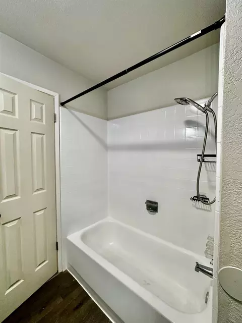 Bath - 1253 E Louise Ave, Manteca, CA 95336 photo 2 of 6
