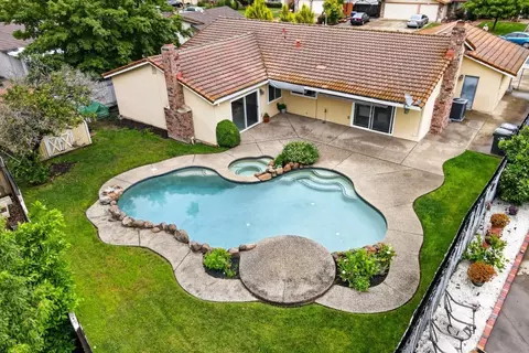 10 River Glade Ct, Sacramento, CA 95831