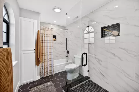 Bath - 3041 Root Ave, Carmichael, CA 95608 photo 6 of 6