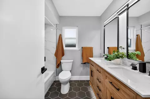 Bath - 3041 Root Ave, Carmichael, CA 95608 photo 1 of 6