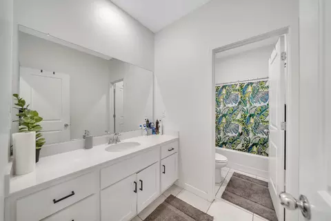 Bath - 4806 Ariel St, Keyes, CA 95328 photo 1 of 4