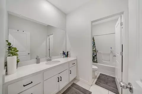 Bath - 4806 Ariel St, Keyes, CA 95328 photo 2 of 4