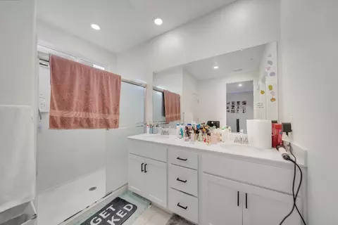 Bath - 4806 Ariel St, Keyes, CA 95328 photo 3 of 4