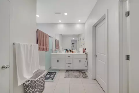 Bath - 4806 Ariel St, Keyes, CA 95328 photo 4 of 4