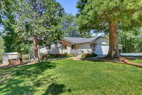 14370 Rollins Park Dr, Grass Valley, CA 95945