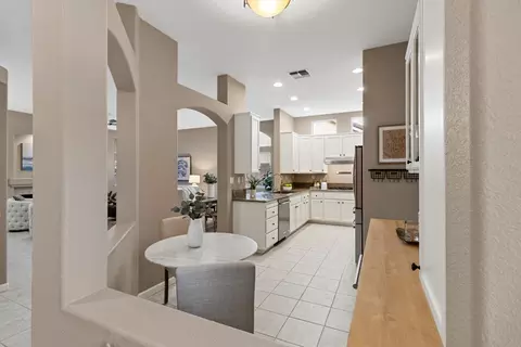 Entry Way - 5242 Wyndham Oak Ln, Carmichael, CA 95608 photo 7 of 9