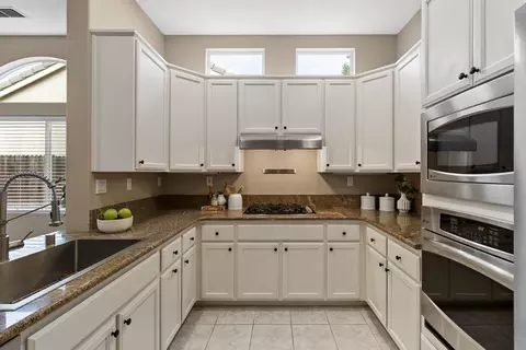 Kitchen - 5242 Wyndham Oak Ln, Carmichael, CA 95608 photo 7 of 10