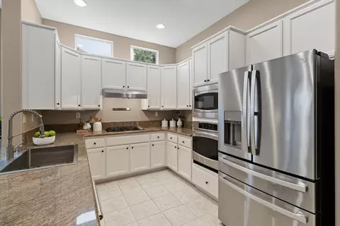 Kitchen - 5242 Wyndham Oak Ln, Carmichael, CA 95608 photo 6 of 10