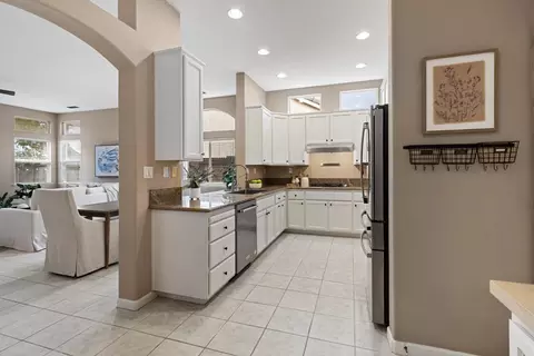 Kitchen - 5242 Wyndham Oak Ln, Carmichael, CA 95608 photo 4 of 10
