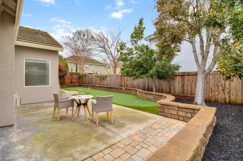 Exterior - 5242 Wyndham Oak Ln, Carmichael, CA 95608 photo 7 of 15