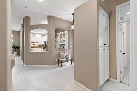Entry Way - 5242 Wyndham Oak Ln, Carmichael, CA 95608 photo 9 of 9