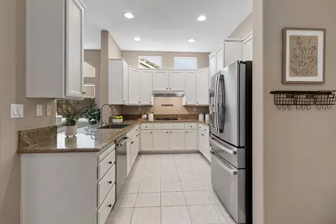 Kitchen - 5242 Wyndham Oak Ln, Carmichael, CA 95608 photo 5 of 10