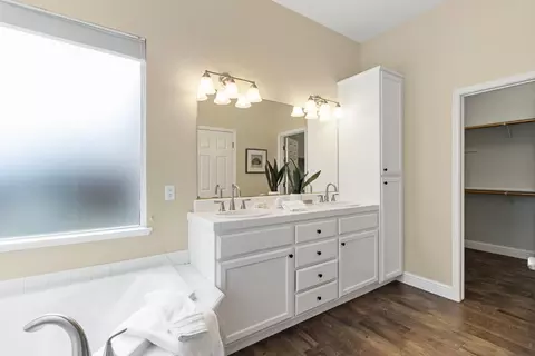 Bath - 5242 Wyndham Oak Ln, Carmichael, CA 95608 photo 2 of 5
