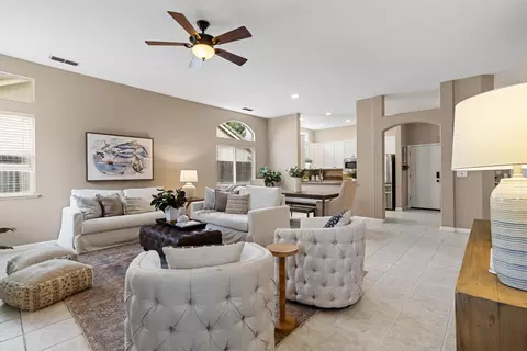 Living - 5242 Wyndham Oak Ln, Carmichael, CA 95608 photo 4 of 5