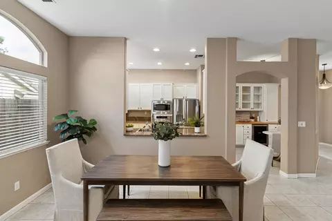 Dining - 5242 Wyndham Oak Ln, Carmichael, CA 95608 photo 2 of 3