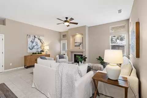 Living - 5242 Wyndham Oak Ln, Carmichael, CA 95608 photo 1 of 5