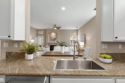 Kitchen - 5242 Wyndham Oak Ln, Carmichael, CA 95608 photo 10 of 10
